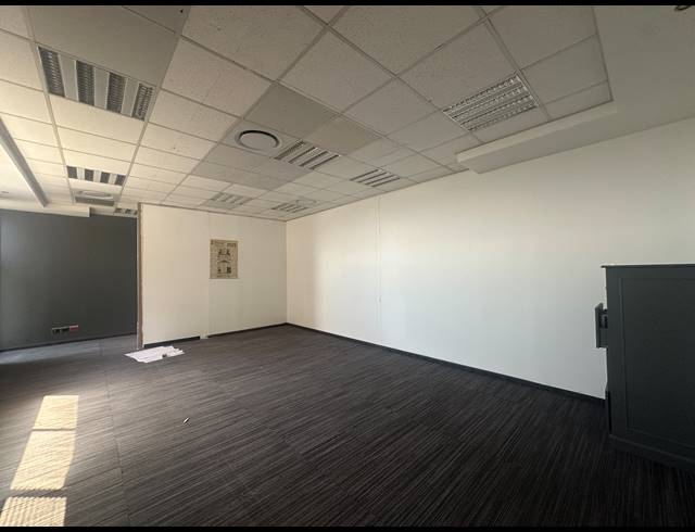 61M² OFFICE TO LET IN SANDTON CENTRAL